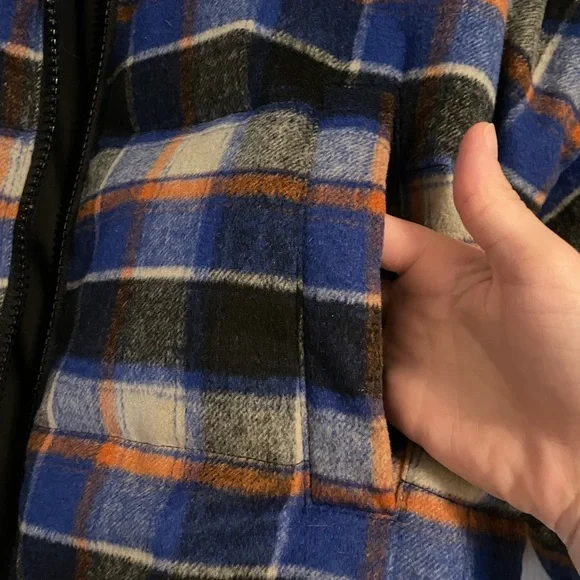 NWOT Urban Outfitters cropped puffer jacket - Picture 7 of 8